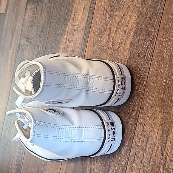 Chuck Taylor All Star Leather Platform, White, Size 7 - Picture 4 of 5